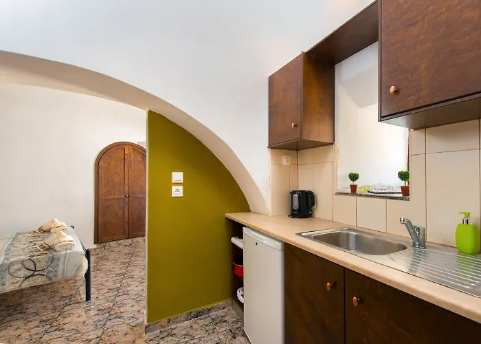 Knights Of Old Town Apartman *